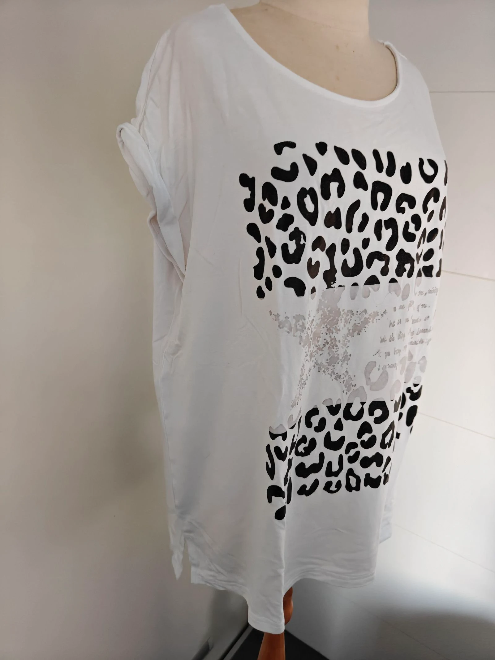 Camiseta blanca con estampado de leopardo, talla XXL – photo 2